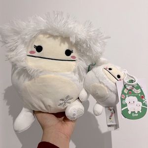 8” Ever the Winter Bigfoot + clip -  Squishmallow ❄️